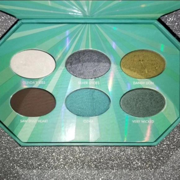 Tarina Tarantino Emerald Pretty Eyeshadow Palette - Picture 6 of 8